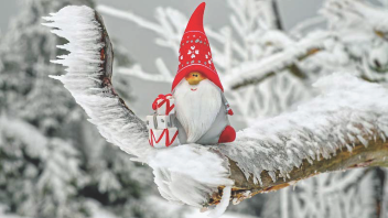 chistmas tree with santa