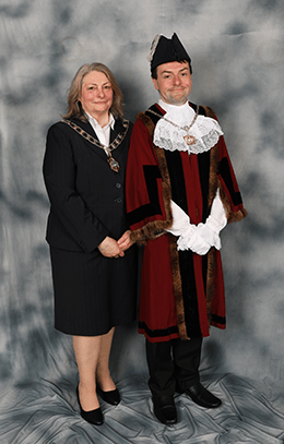 A picture of Cllr Frazer Brooks and Ms Allison Hartshorn
